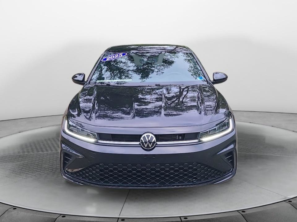 Used 2025 Volkswagen Jetta Sport FWD image 2