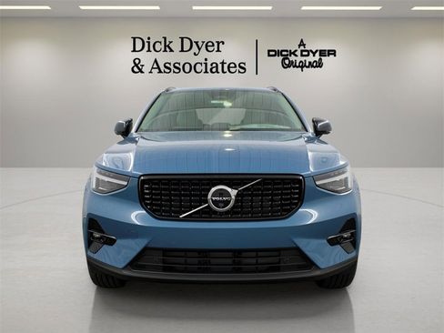 New 2025 Volvo XC40 B5 Ultra w/ Climate Package image 8