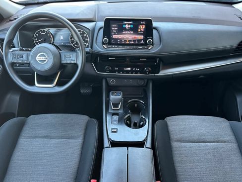 Used 2021 Nissan Rogue SV FWD image 3