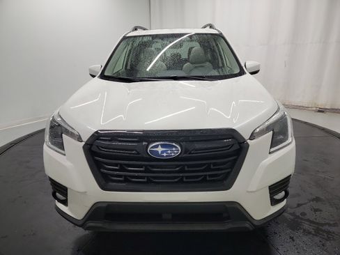 Used 2022 Subaru Forester Premium image 2