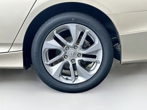 Used 2018 Honda Accord LX image 11