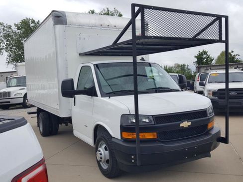 Used 2019 Chevrolet Express 3500 image 5