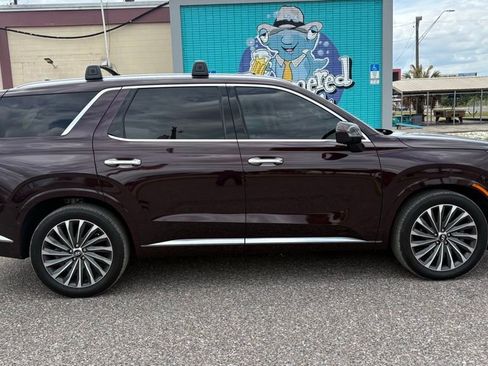 Used 2024 Hyundai Palisade Calligraphy FWD image 2