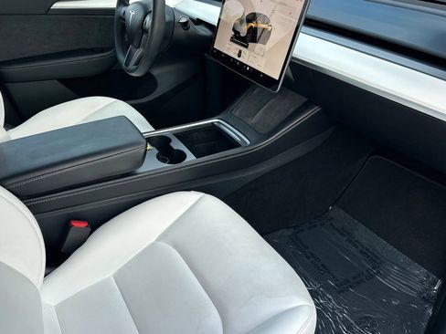 Used 2025 Tesla Model Y Long Range image 21