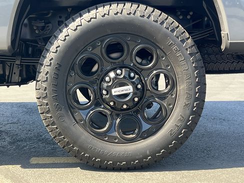 Used 2023 Ford F350 Platinum w/ FX4 Off-Road Package AWD/4WD image 13