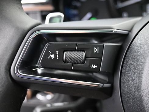 Used 2025 Porsche Macan image 12