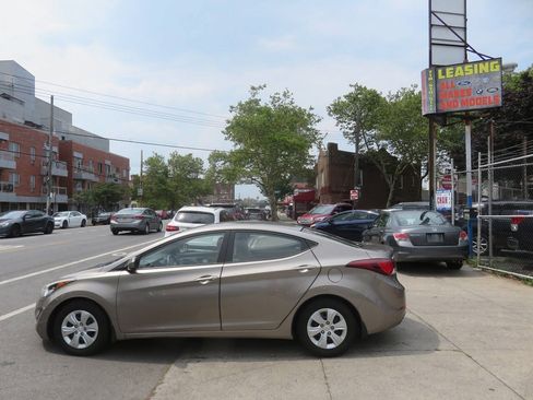 Used 2016 Hyundai Elantra SE FWD image 7