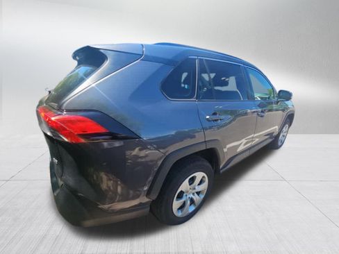 Used 2021 Toyota RAV4 LE FWD image 4