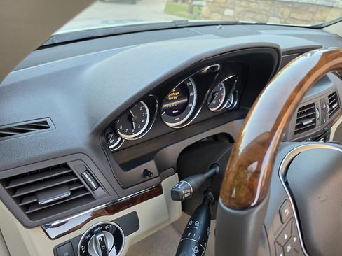 Used 2013 Mercedes-Benz E 350 Cabriolet image 34