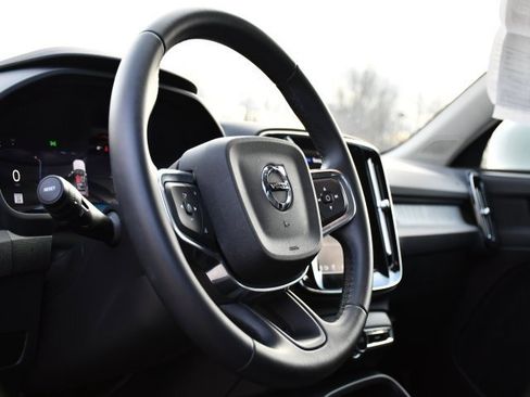 Certified 2025 Volvo XC40 B5 Core image 11