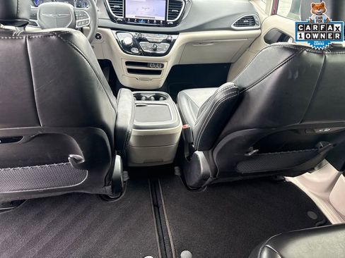 Used 2023 Chrysler Pacifica Touring-L FWD image 32