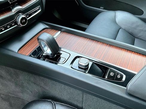 Certified 2023 Volvo XC60 B5 Plus w/ Protection Package Premier image 17