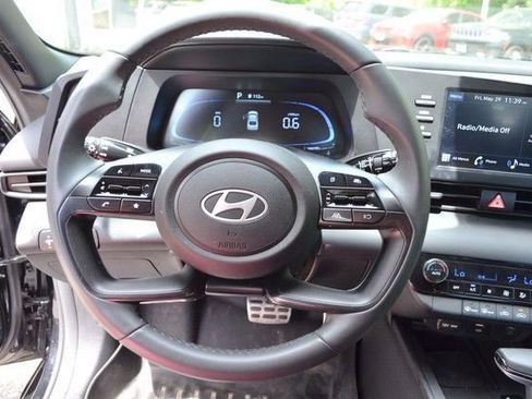 Used 2025 Hyundai Elantra Sport FWD image 19