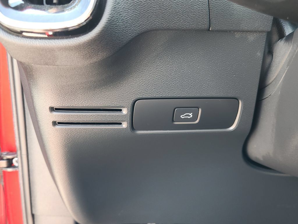 Certified 2023 Volvo C40 P8 Recharge Ultimate AWD/4WD image 18