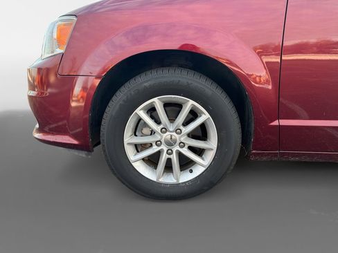 Used 2019 Dodge Grand Caravan SXT w/ Driver Convenience Group FWD image 14