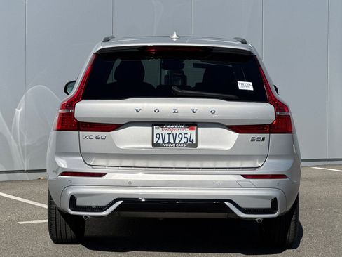 Used 2025 Volvo XC60 B5 Core w/ Protection Package Premier image 4