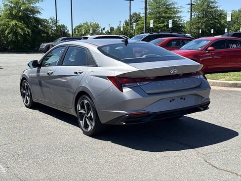 Used 2023 Hyundai Elantra SEL w/ Convenience Package FWD image 4
