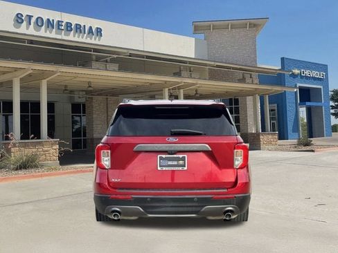 Used 2021 Ford Explorer XLT w/ Equipment Group 202A image 6