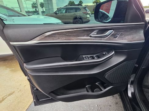 Used 2025 Jeep Grand Cherokee Limited w/ Black Appearance Package RWD image 14