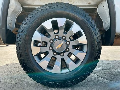 Used 2022 Chevrolet Silverado 2500 Custom w/ Custom Value Package AWD/4WD image 12