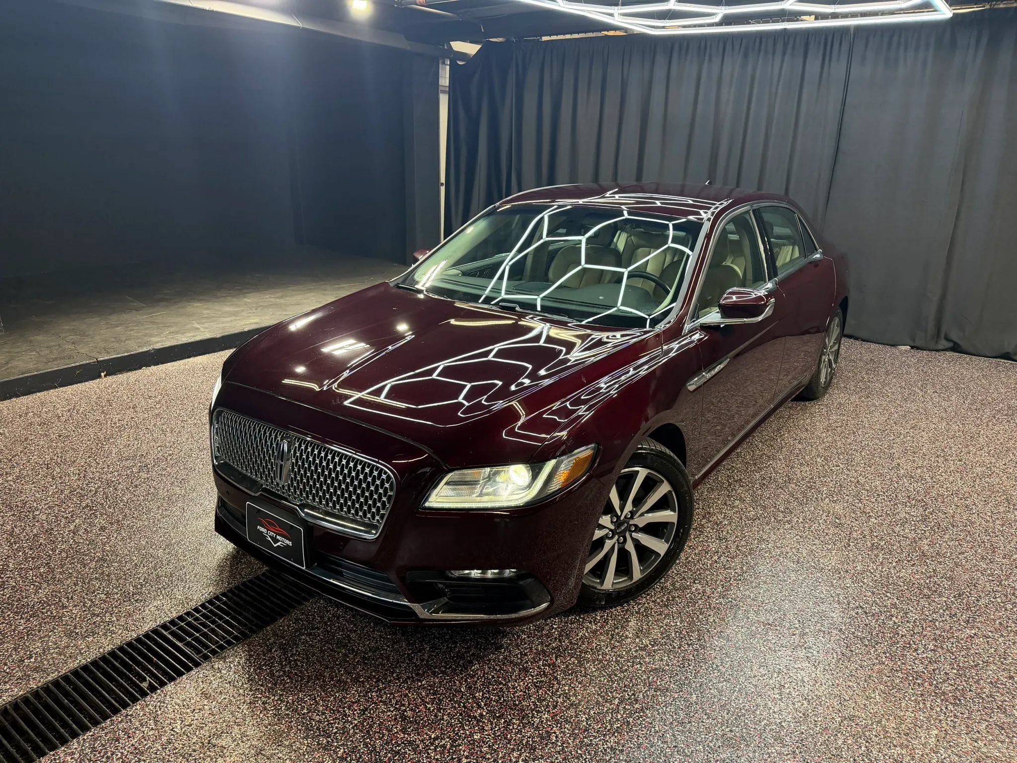 Used 2020 Lincoln Continental w/ Convenience Package FWD image 2