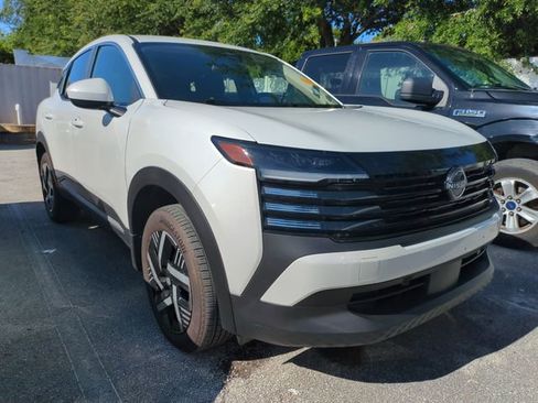 Used 2025 Nissan Kicks SV FWD image 1