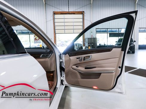 Used 2016 Mercedes-Benz E 350 4MATIC Sedan w/ Premium Package image 16