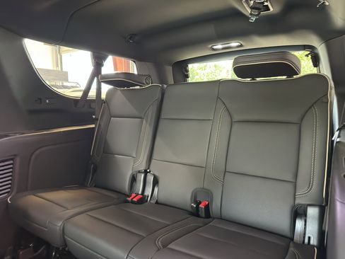 New 2025 Chevrolet Suburban Premier image 6