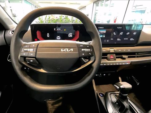 Used 2025 Kia K4 LXS image 6