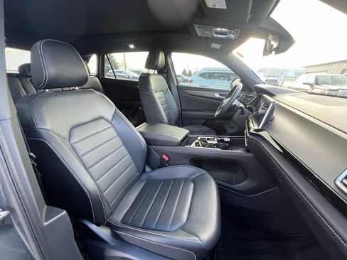 Certified 2025 Volkswagen Atlas Cross Sport SEL R-Line image 13