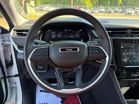 Used 2023 Jeep Grand Cherokee L Laredo AWD/4WD image 15