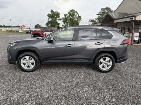 Used 2019 Toyota RAV4 XLE FWD image 2