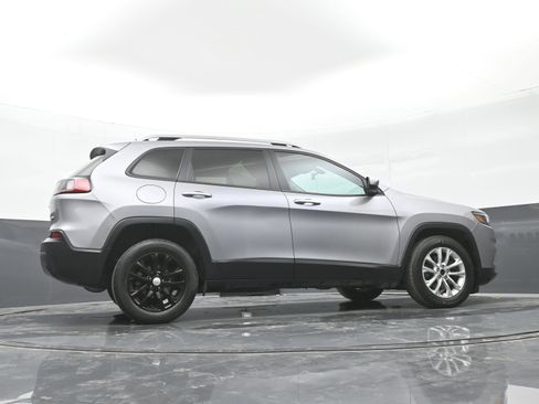 Used 2020 Jeep Cherokee Latitude w/ Cold Weather Group FWD image 40