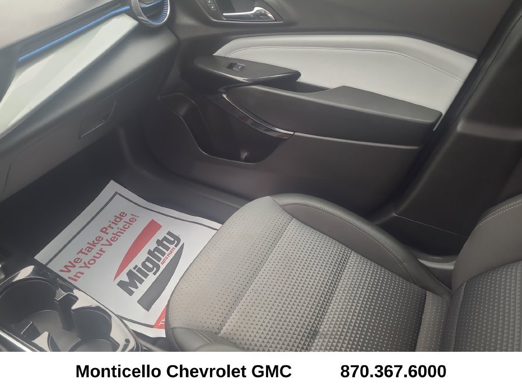 Used 2025 Chevrolet Trax LT FWD image 25