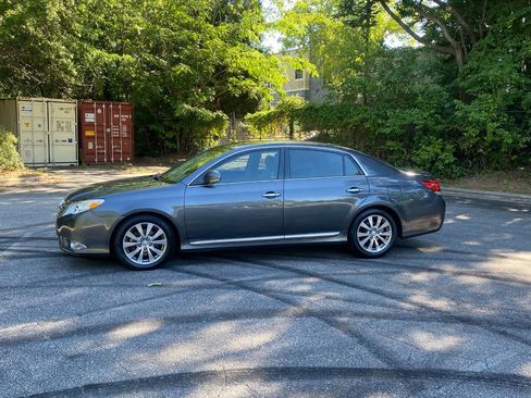Used 2012 Toyota Avalon Limited FWD image 8