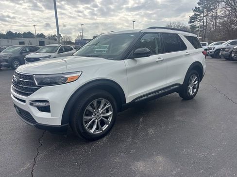 Used 2023 Ford Explorer XLT w/ Equipment Group 202A image 4