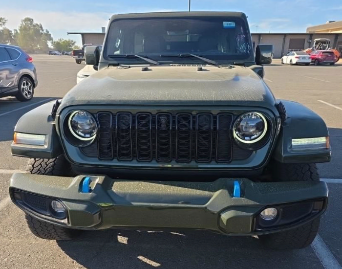 Used 2024 Jeep Wrangler High Altitude AWD/4WD image 9