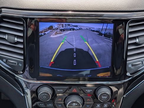 Used 2019 Jeep Grand Cherokee Limited w/ Luxury Group II image 32