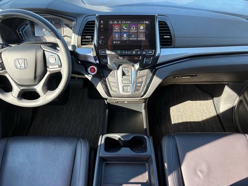 Certified 2024 Honda Odyssey Touring image 2