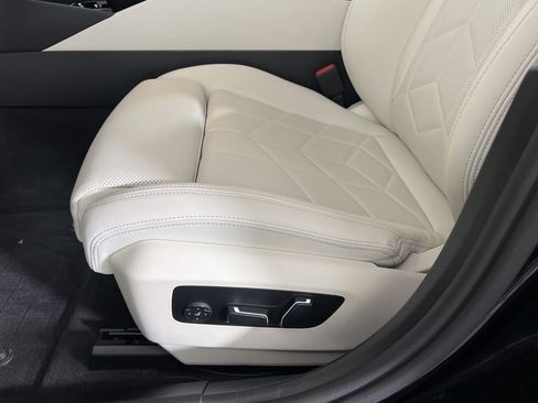 Used 2025 BMW 530i xDrive w/ Premium Package image 11