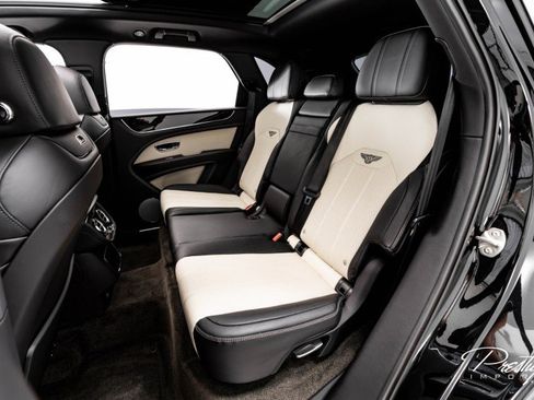 Used 2022 Bentley Bentayga image 54