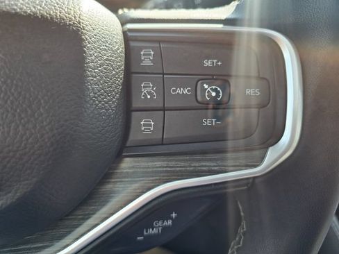 Used 2024 Jeep Wagoneer Series III w/ Premium Group I AWD/4WD image 33