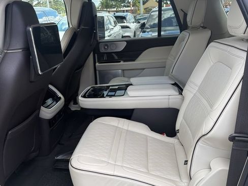 Used 2022 Lincoln Navigator L Black Label AWD/4WD image 12