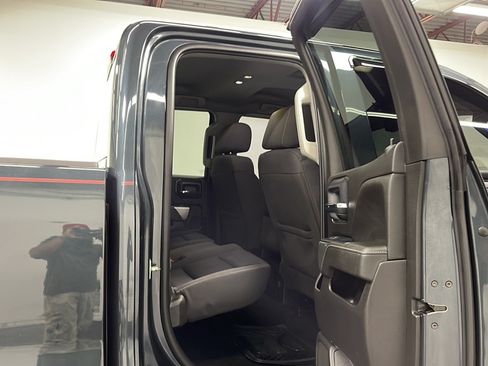 Used 2018 Chevrolet Silverado 1500 LT AWD/4WD image 17