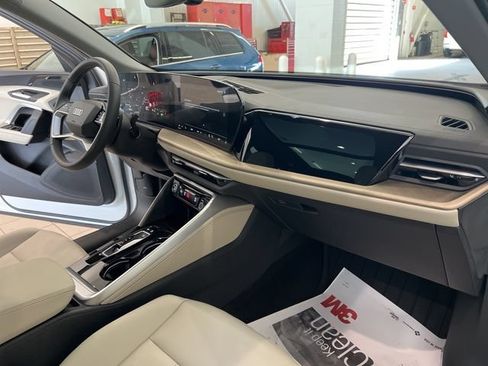 Used 2025 Audi Q5 Premium w/ Convenience Package AWD/4WD image 24