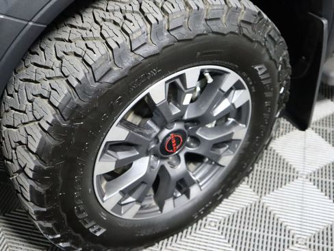 Used 2023 Nissan Titan PRO-4X w/ Pro-4x Utility Package image 18