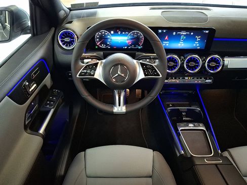 New 2026 Mercedes-Benz GLB 250 4MATIC image 10