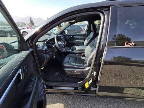 Used 2025 Buick Enclave Sport Touring w/ Power Package FWD image 5