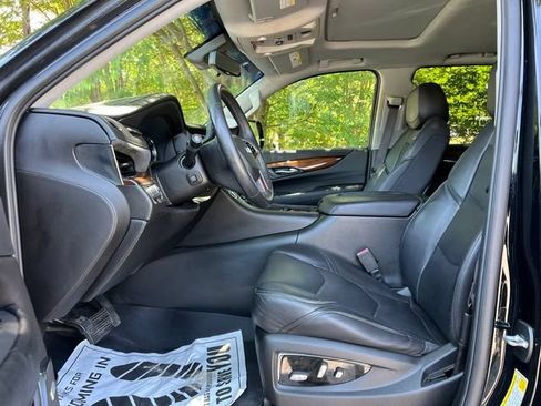 Used 2017 Cadillac Escalade Luxury RWD image 12