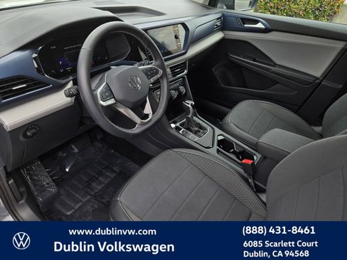 Certified 2024 Volkswagen Taos SE w/ Black Wheel Package FWD image 9